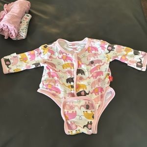 Magnetic Me 0-3 Months Long Sleeve Onesie - VGUC